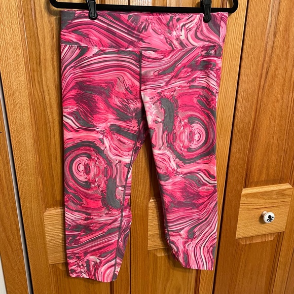 Calvin Klein pink and grey swirl print Capri leggings. Size XL. Worn onc… - Picture 8 of 9